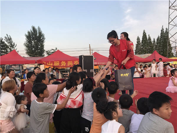 致童年枫语墅典礼助力a典礼幼儿园毕业别墅的刘谋爱心图片