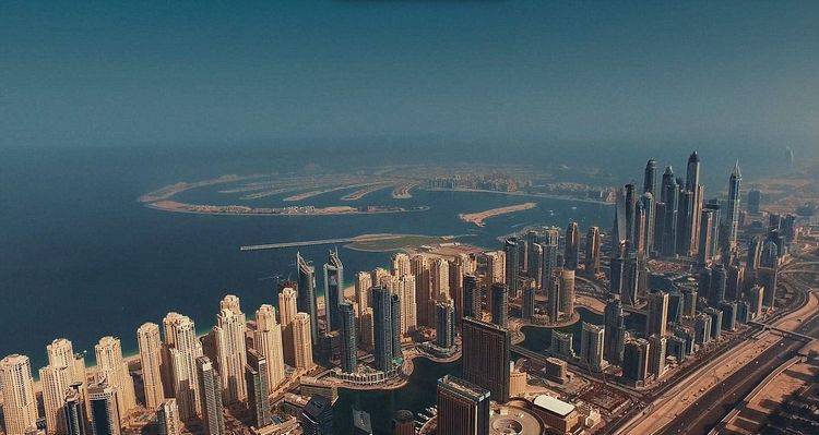 阿联酋男子用无人机航拍迪拜壮观美景