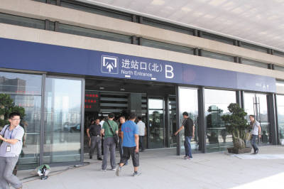 北侧进站口,旅客从这里步入北站