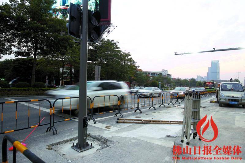 魁奇路快速化工程围蔽施工 以后上下班这样走