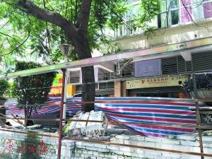 海珠金玫瑰苑遭开发商拆围墙 小区拆围墙谁说