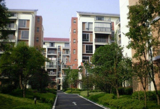 (编辑 陈文荟)中央美地(房价户型动态)位于湖北省鄂州市花湖高新开发