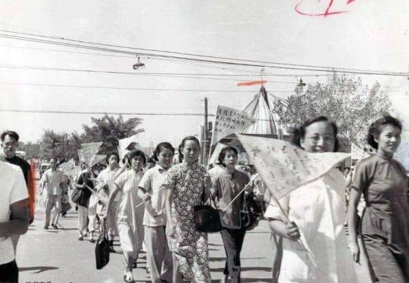 日本1950年人口_日本人也曾狂热崇拜毛泽东-1950年毛泽东亲自加上 毛主席万岁